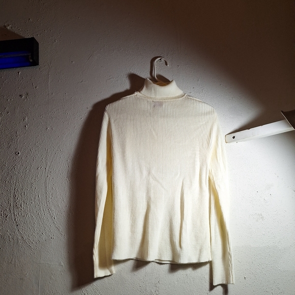 Adult size small value line beige turtle neck - Picture 3 of 6